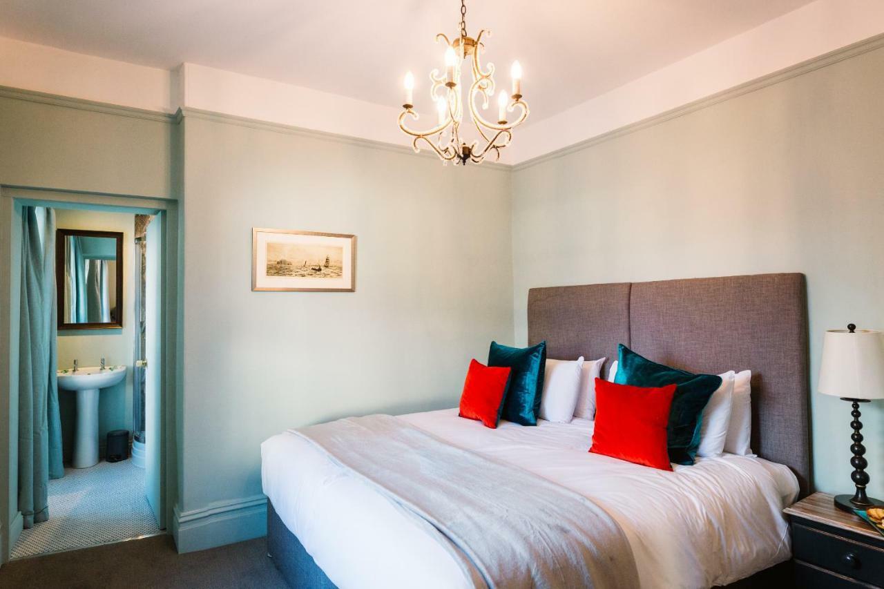 Bampton Townhouse Hotel Exterior photo