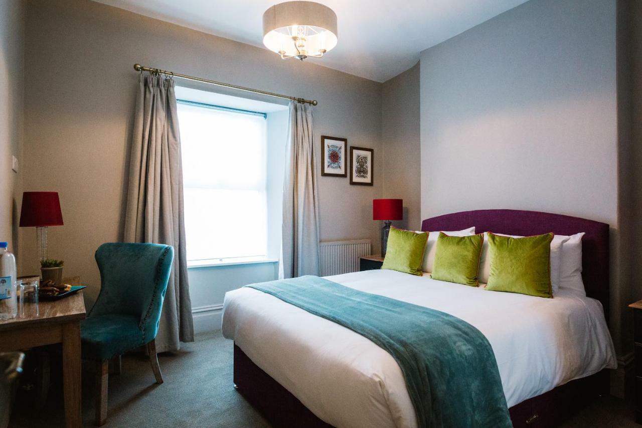 Bampton Townhouse Hotel Exterior photo